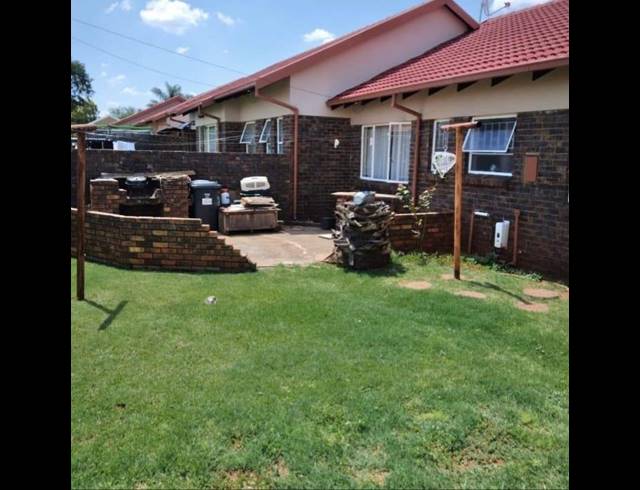 2 BEDROOM TOWNHOUSE FOR SALE IN THE ORCHARDS